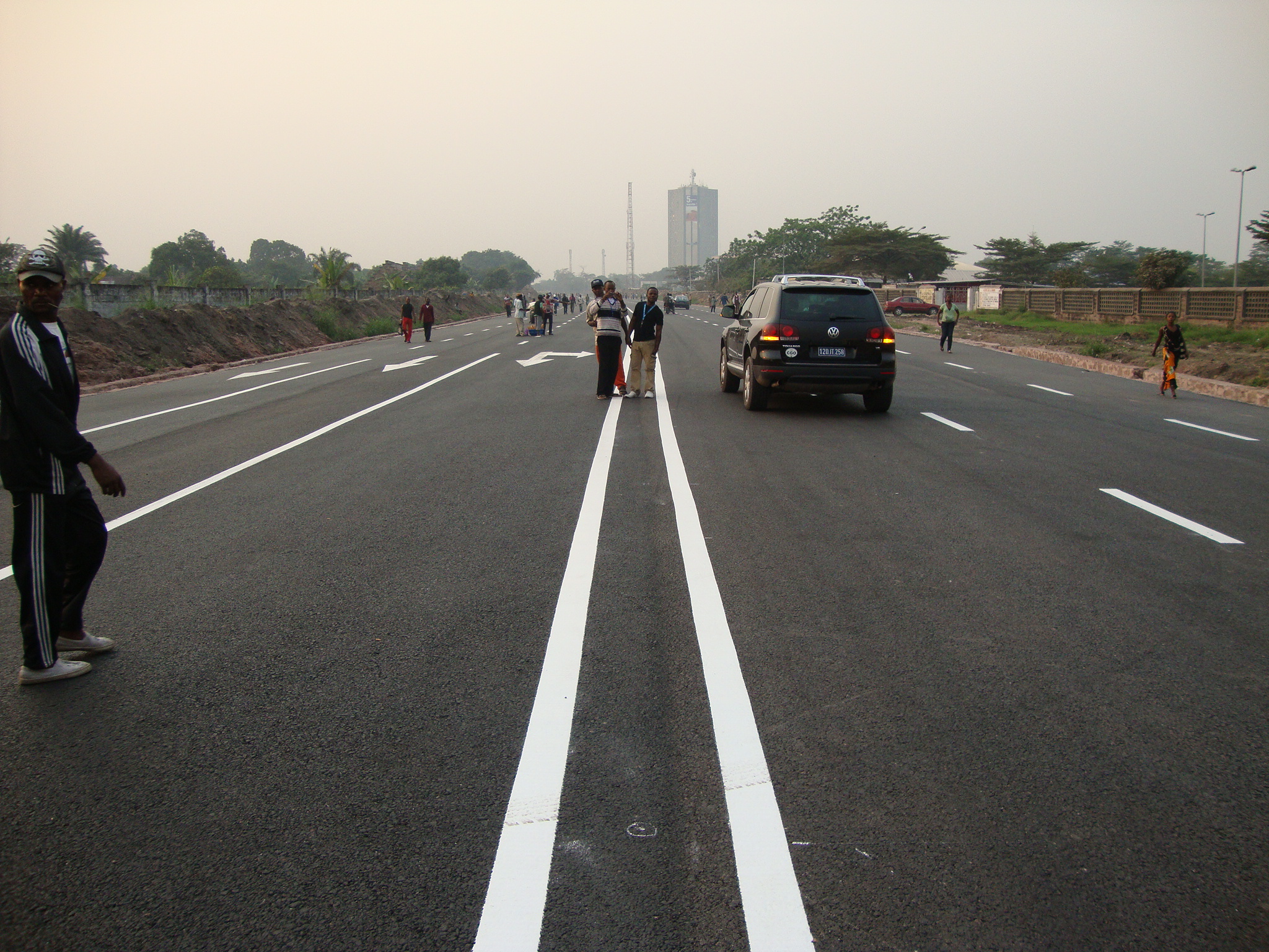 刚果(金)首都金莎萨解放大道改扩建竣工